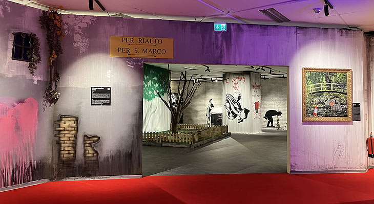 „House of Banksy – An Unauthorized Exhibition" bis 27.04.2025 im B-TWEEN, dem Untergeschoss des ehemaligen Galeria Kaufhof am Stachus (©Foto: Marikka-Laila Maisel) 
